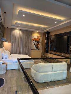 Luxury one bedroom apartment with swimming pool - 1