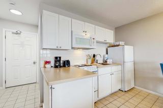 Oceanfront oasis with kitchenette bay-view patio & AC - dog-friendly - 3