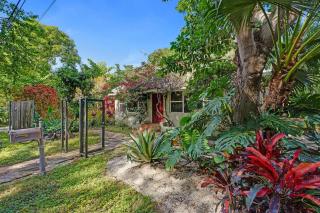 Luxury Morningside Bungalow Steps to the Park - 7