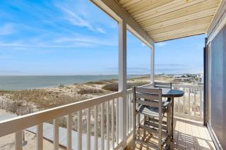 Oceanfront oasis with beautiful bay-view balcony AC firepit & grills - 9