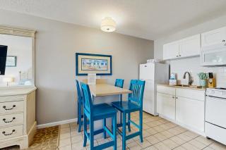 Oceanfront oasis with beautiful bay-view balcony AC firepit & grills - 4