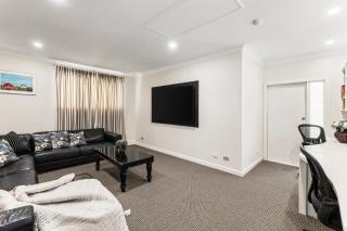 Surfers Paradise Escape - WINTER DISCOUNTS - 2