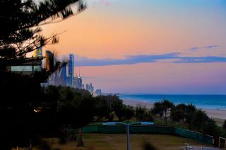 Beachfront Escape - Gold Coast - 5