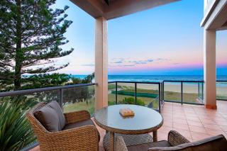 Beachfront Escape - Gold Coast - 9