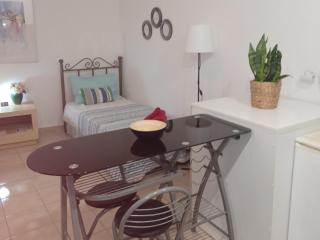 Quiet studio near to the airport 1 - 6