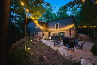 Woodsy Hideaway: Game Room, Theater Room, Fire Pit - 4