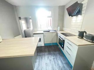7 Bedroom House - Next to Parklife Festival - 4