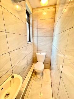 7 Bedroom House - Next to Parklife Festival - 1