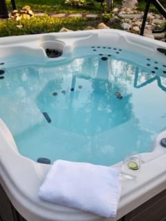 Summer Oasis Hot Tub, Huge Yard, Pool Lakes - Long Pond - 7