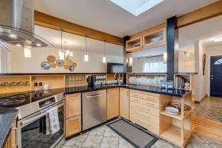 King Bed AC 75 min Banff Newly Renovated - 7