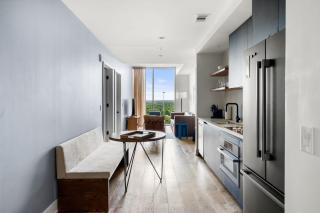 Rainey Street King Suite l Rooftop Pool - 1