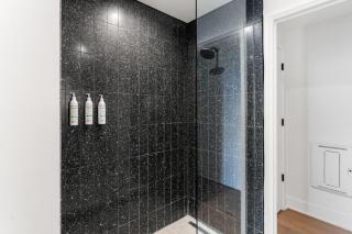 Rainey Street King Suite l Rooftop Pool - 3