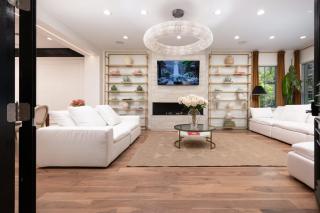 Stunning Gold Coast Home 12BD 6BA & Rooftop Patio - 5
