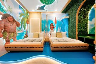 Gorgeous Paradiso Mansion Pool-Game-Room-Theater-3 - 6