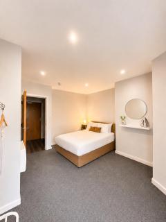 Central Liverpool 1-Bed Apartment, Ideal for Business & City Stays - 3