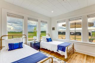 Upscale Home on 120 Acres: Near Wedding Venues! - 5