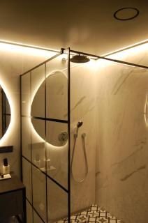 Bohemia Jacuzzi & Sauna Apartment - 4