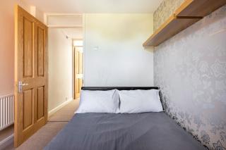 Charming semi-detached in an exclusive cul de sac - 2