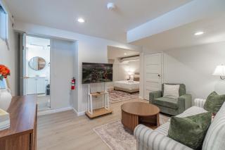 4BR Home w Hot Tub Grill Foosball & Cornhole - 7