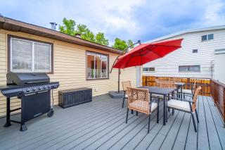 4BR Home w Hot Tub Grill Foosball & Cornhole - 9