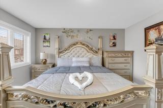 Calm Brampton Home Family Friendly Sleeps 8 - 1