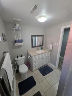 Bright Cozy 2-Bedroom Main Floor Suite - 6