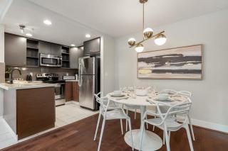 Peaceful and Convenient Executive Townhome North Vancouver - 8