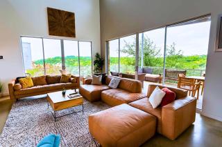 Luxury 7BR Hill Country Gem with Barndominium - 1