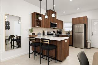 New Luxury 2BR Sharyland close to hospital - 7