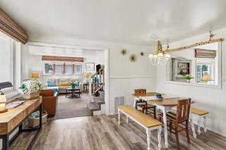 Cozy Downtown Cottage Near Beach and Pier - 2
