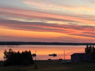 Serene Cove Retreat Cottage- Blue - 9