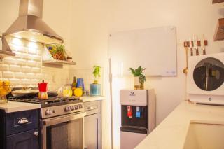 Beautiful Hollywood Apartment - 8
