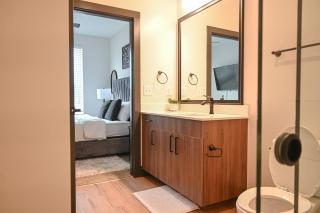 Alease Luxe Retreat Luxury 2BR Sleeps 4 - 1