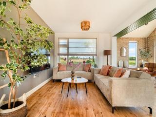 Spacious Villa with garden - 2