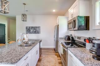 Scenic Mtn Retreat w/ Wooded Backyard + Fire Pit! - 4