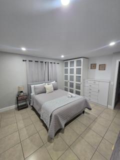 Family-Friendly Pool Home, Centrally location - 2