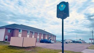 Four Seasons Inn - 1