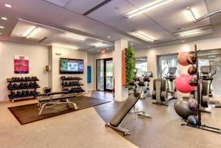 Crystal City Location - Minutes Metro - 4