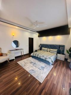 1 KANAL ULTRA LUXURIOUS VILLA in DHA Phase 4 Lahore - 9