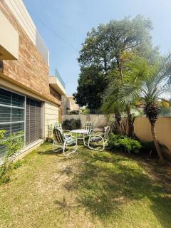 1 KANAL ULTRA LUXURIOUS VILLA in DHA Phase 4 Lahore - 8