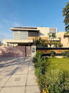 1 KANAL ULTRA LUXURIOUS VILLA in DHA Phase 4 Lahore - 7