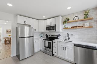 2BR Ypsi Depot Town - King Bed and Sleep 4 - 2