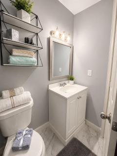 Entire Home, Sleeps 8, Prime Houston near NRG, Hobby, Hotspots - 2