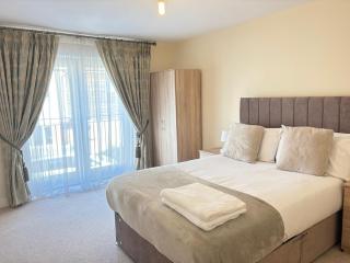 Lovely 3 Bed House - 9