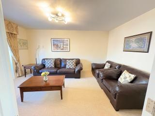 Lovely 3 Bed House - 7