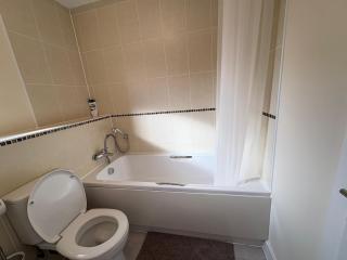 Lovely 3 Bed House - 6