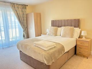 Lovely 3 Bed House - 4