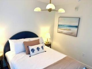 Luxury Designer Retreat in Wynwood Skyline 2BR Pool & Bar - 3