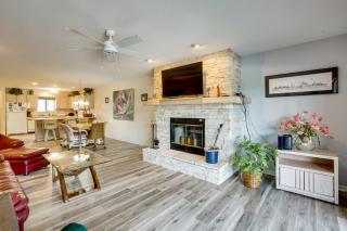 Tranquil Osage Beach Condo w/ Waterfront Decks! - 8