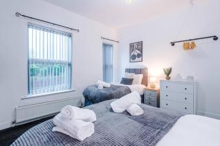 3 BR House | Sleeps 7 | Free Parking | Fast Wi-Fi - 5